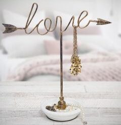 Stojan na šperky LOVE