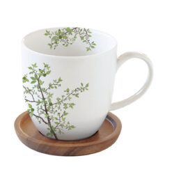 Porcelánový hrnček s podšálkou z akácie