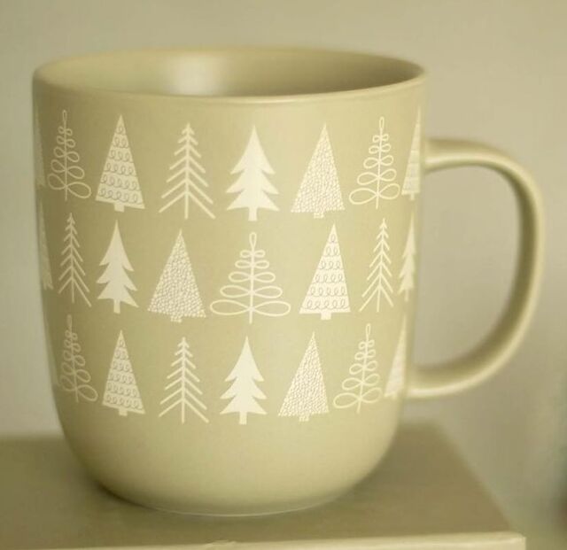 Samozrejme! Tu je iný návrh:

🎄✨ Magické Vianoce začínajú pri teplom nápoji! ☕❄️ Naše vianočné hrnčeky Vám prinesú pohodu a sviatočnú atmosféru. 🕯️🎁

🎅 Perfektné na horúcu čokoládu, čaj alebo voňavé varené víno! 🍫🍷
💭 Ktorý z nich by ste si vybrali na svoje sviatočné chvíle?

#VianočnéHrnčeky #SviatočnýŠtýl #ZahrejeNaDuši