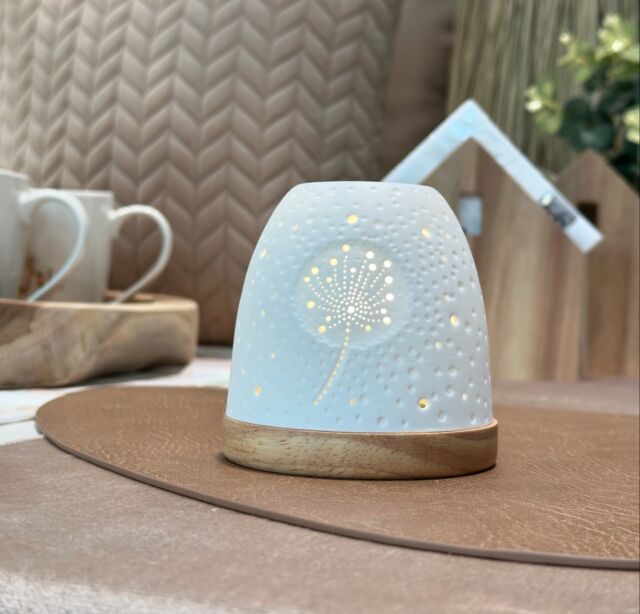 ✨ Jedinečné reliéfne porcelánové svietniky ✨

Preneste do svojho domova kúzlo svetla a elegancie. Naše porcelánové svietniky, zdobené jemnými reliéfnymi vzormi, sú vytvorené s dôrazom na detail.

🌟 Čo ich robí výnimočnými?
✔️ Vyrobené s láskou
✔️ Nadčasový dizajn, ktorý sa hodí do každého interiéru
✔️ Jemné svetlo, ktoré vytvára útulnú atmosféru
✔️ Ideálny darček pre milovníkov dizajnu

Nechajte svoj interiér zažiariť šarmom porcelánu. 🤍
📩 Pre viac informácií nás kontaktujte alebo navštívte náš profil.

#ručnávýroba #porcelán #svietniky #minimalizmus #štýldomova #dizajnovédoplnky #mysweethome #auparkzilina